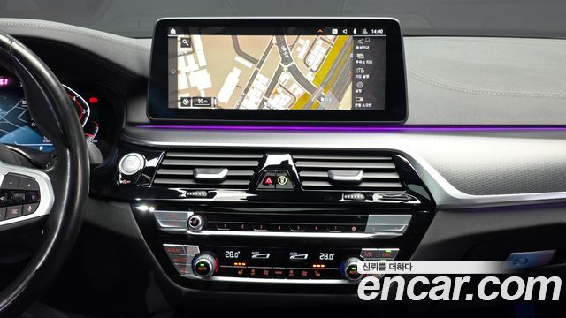 BMW 5-Series 2022 — photo 14