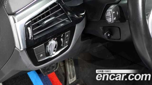 BMW 5-Series 2022 — photo 16