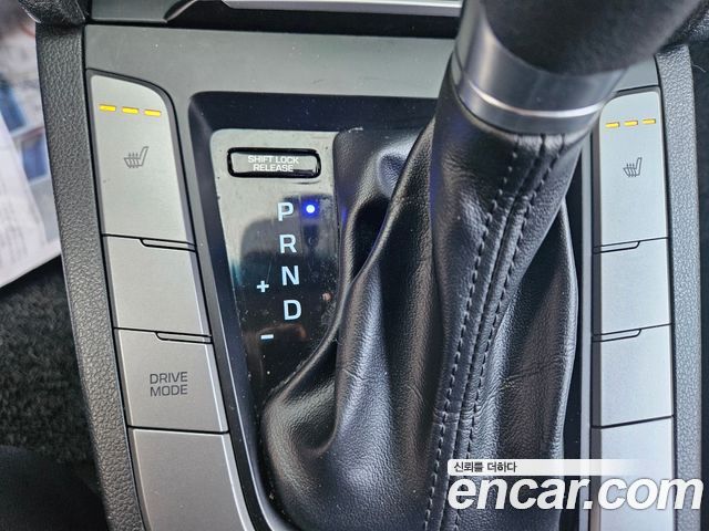 Hyundai AVANTE 2018 — photo 11