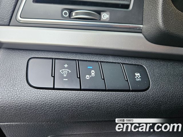 Hyundai AVANTE 2018 — photo 12