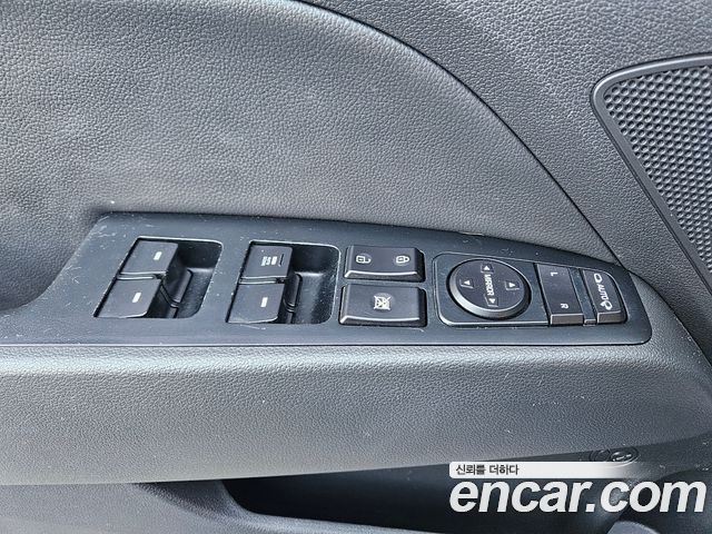 Hyundai AVANTE 2018 — photo 13