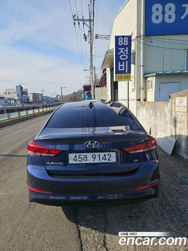 Hyundai AVANTE 2018 — photo 16