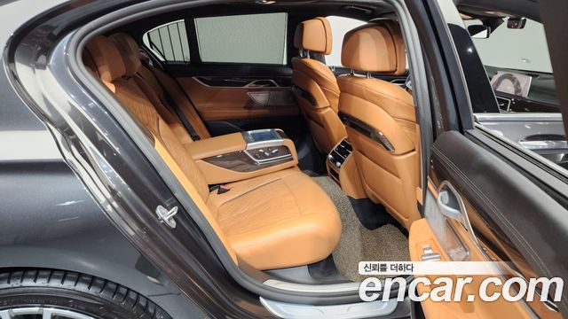 BMW 7-Series 2022 — photo 12