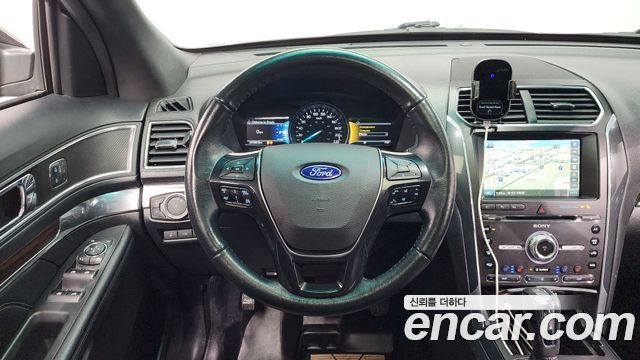 Ford Explorer 2016 — photo 13
