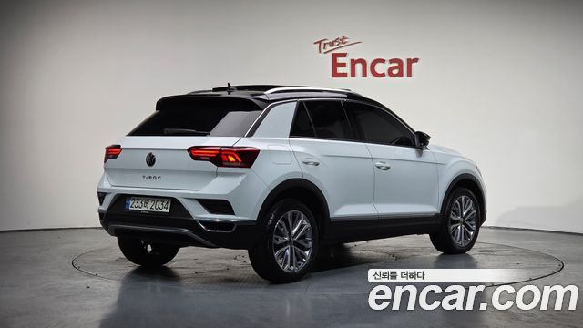 Volkswagen T-Roc 2022 — photo 2