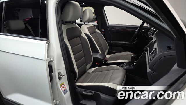 Volkswagen T-Roc 2022 — photo 10