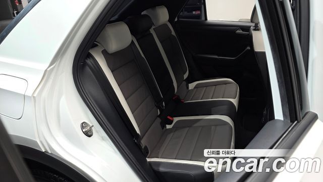Volkswagen T-Roc 2022 — photo 11