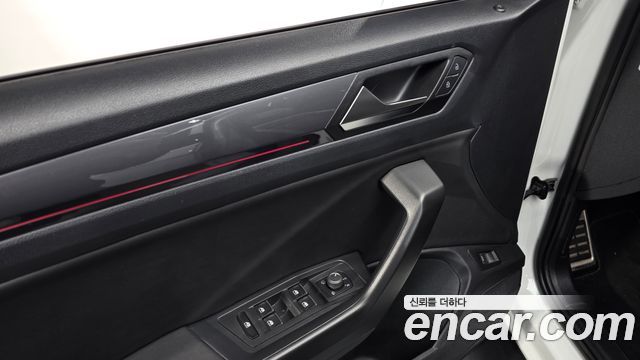 Volkswagen T-Roc 2022 — photo 18