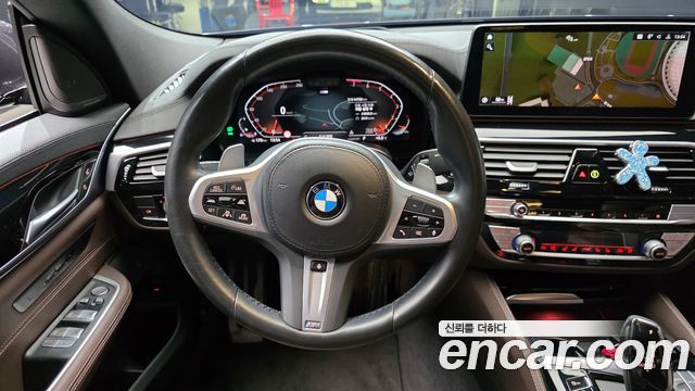 BMW Gran Turismo 2022 — photo 13