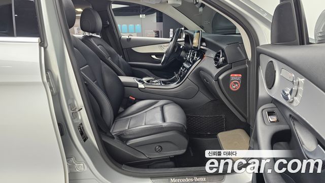 Mercedes-Benz GLC-Class 2017 — photo 11