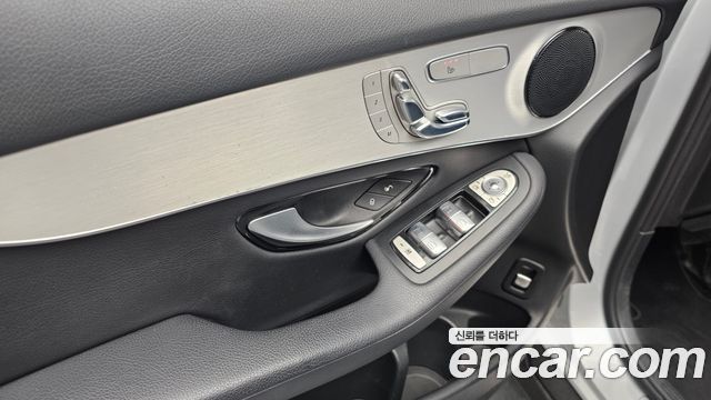 Mercedes-Benz GLC-Class 2017 — photo 17
