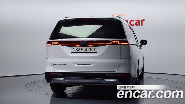 Kia Canival 2021 — photo 4
