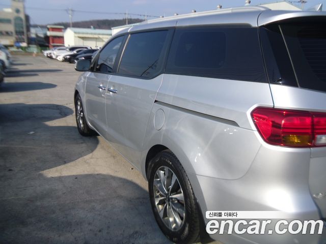 Kia Canival 2015 — photo 3
