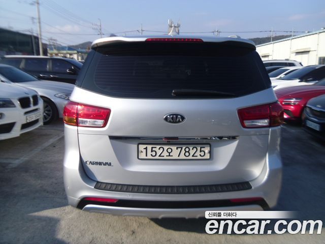 Kia Canival 2015 — photo 4