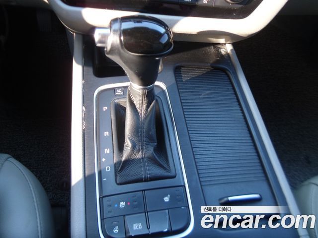 Kia Canival 2015 — photo 9