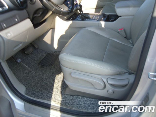 Kia Canival 2015 — photo 10