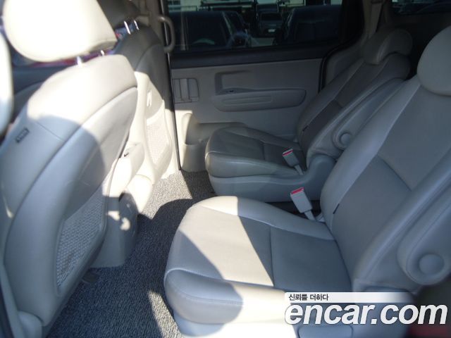 Kia Canival 2015 — photo 11