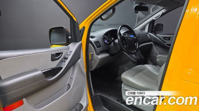 Hyundai Starex 2019 — photo 10