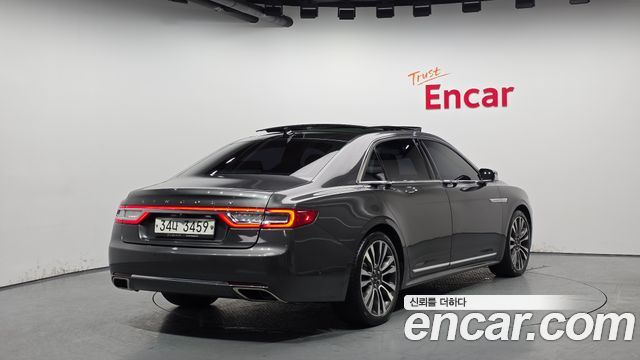 Lincoln Continental 2018 — photo 2