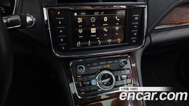 Lincoln Continental 2018 — photo 9
