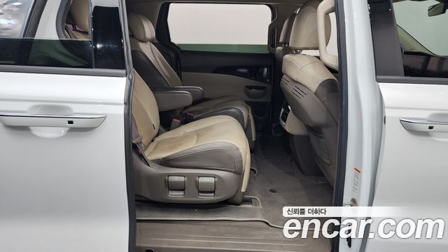 Kia Canival 2021 — photo 12