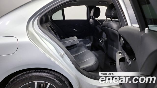Mercedes-Benz C-Class 2019 — фото 12