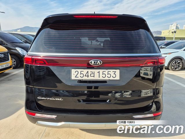 Kia Canival 2021 — photo 3