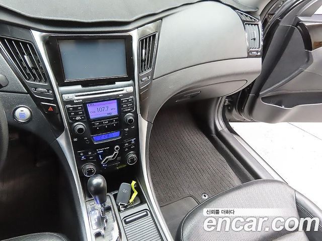 Hyundai Sonata 2011 — photo 9