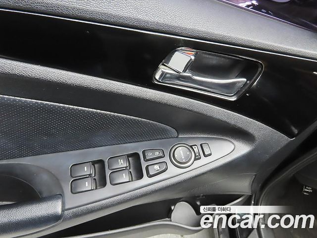 Hyundai Sonata 2011 — photo 13