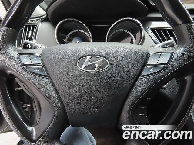 Hyundai Sonata 2011 — photo 16
