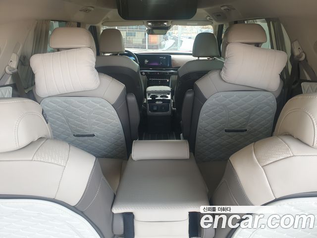Kia Canival 2023 — photo 16
