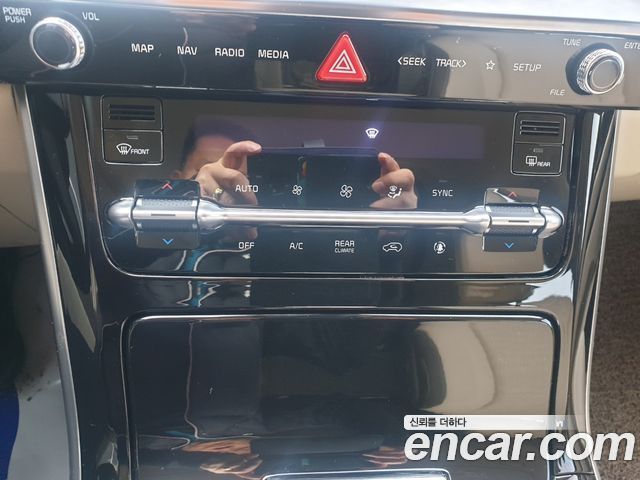 Kia Canival 2023 — photo 20