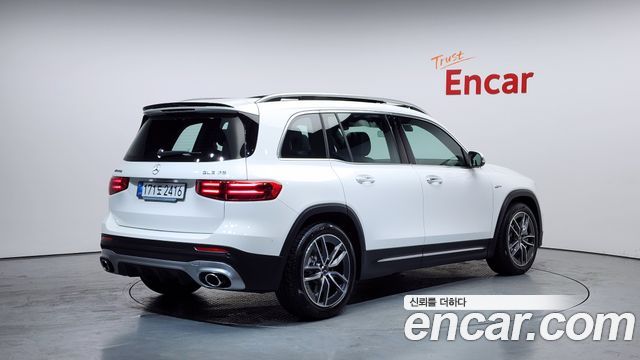 Mercedes-Benz GLB-Class 2025 — photo 2