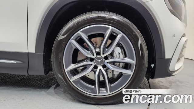 Mercedes-Benz GLB-Class 2025 — photo 5