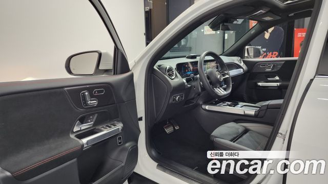 Mercedes-Benz GLB-Class 2025 — photo 10