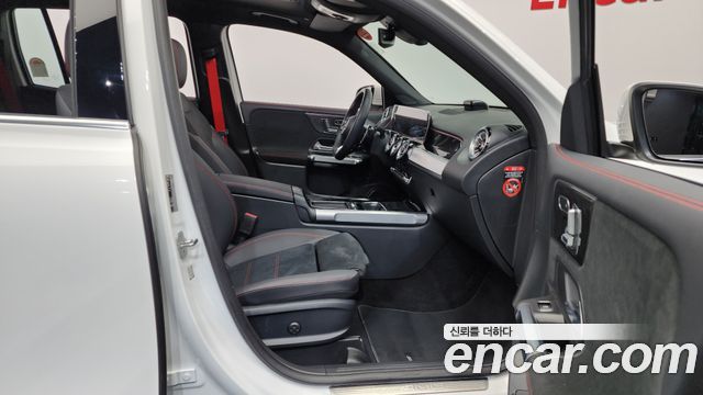 Mercedes-Benz GLB-Class 2025 — photo 11