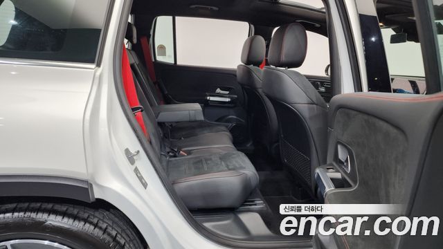 Mercedes-Benz GLB-Class 2025 — photo 12