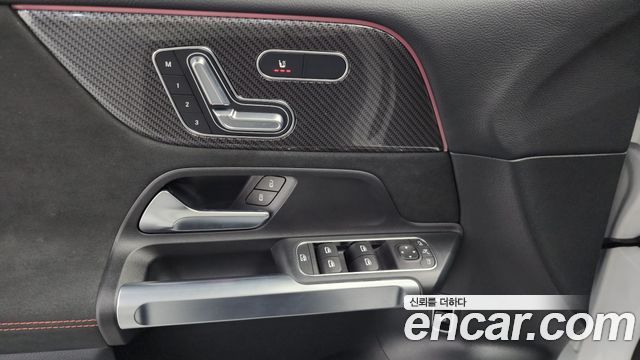 Mercedes-Benz GLB-Class 2025 — photo 14