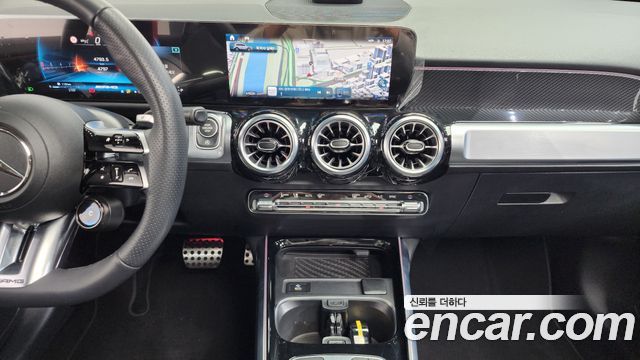 Mercedes-Benz GLB-Class 2025 — photo 15