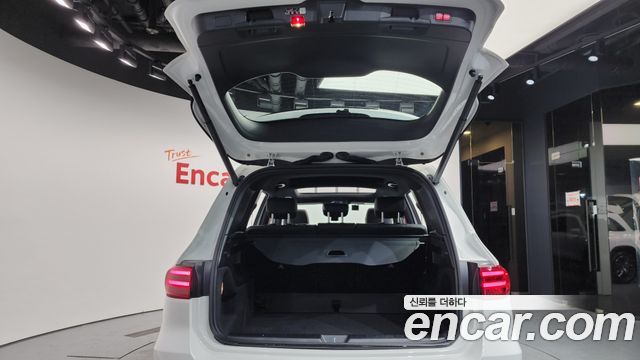 Mercedes-Benz GLB-Class 2025 — photo 20