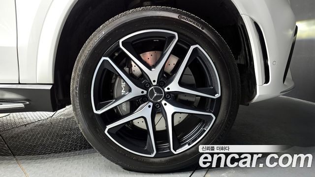 Mercedes-Benz GLE-Class 2022 — photo 5