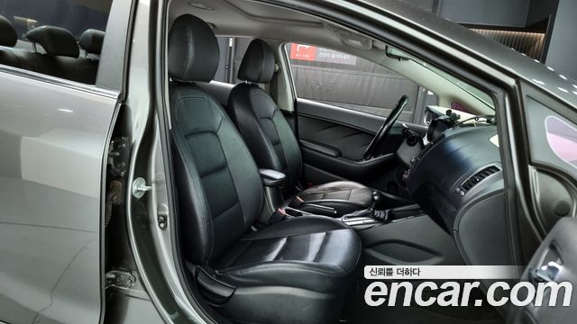 Kia K3 2013 — photo 10