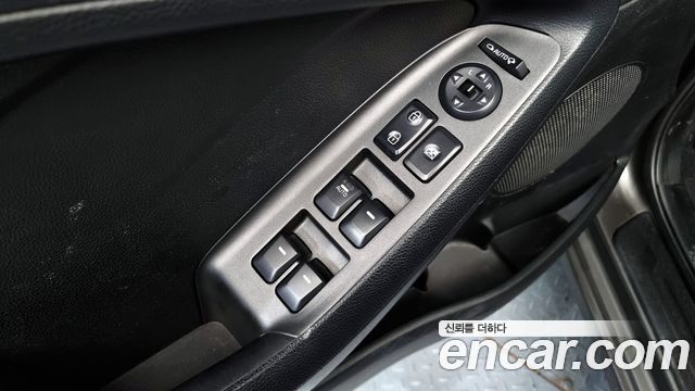 Kia K3 2013 — photo 17
