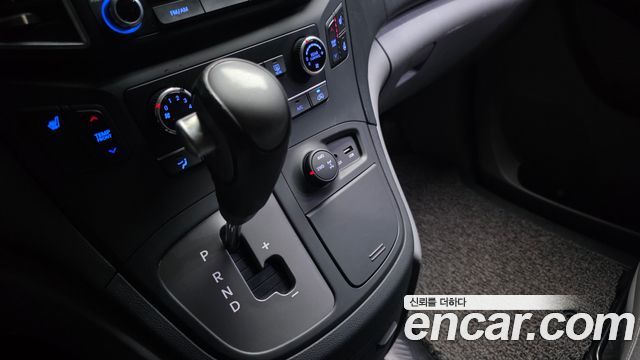 Hyundai Starex 2017 — photo 9