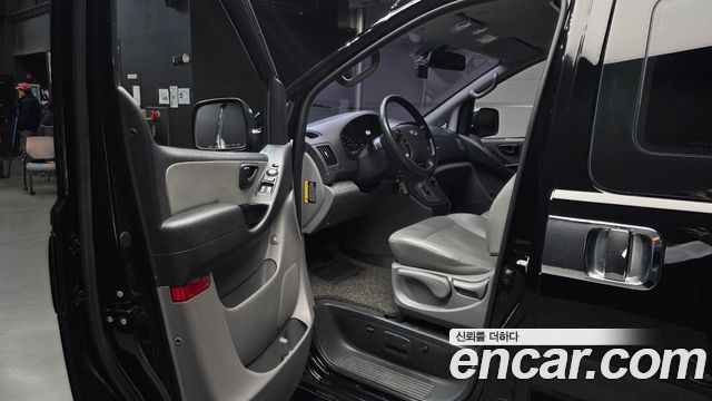 Hyundai Starex 2017 — photo 11