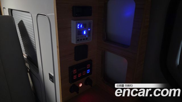 Hyundai Starex 2017 — photo 14