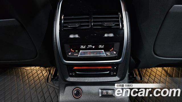 BMW X7 2020 — photo 19
