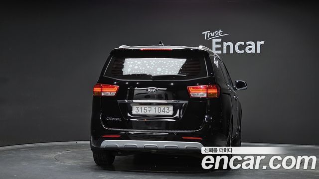 Kia Canival 2018 — photo 4