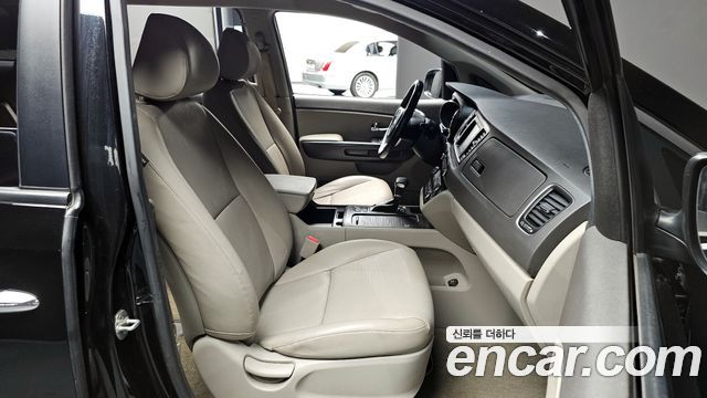 Kia Canival 2018 — photo 10