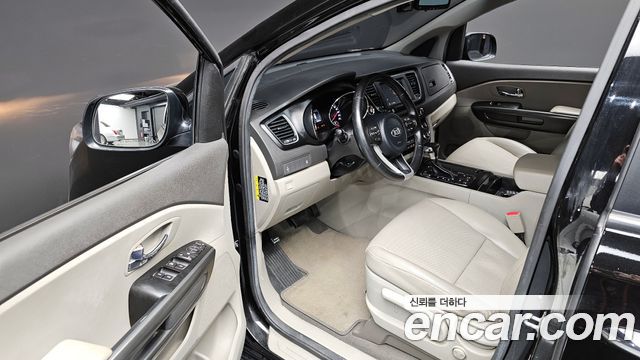 Kia Canival 2018 — photo 12
